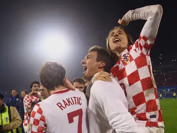 Modric, Rakitic y Mandzukic celebran un triunfo de Croacia Modric, Rakitic y Mandzukic celebran un triunfo de Croacia