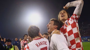 Modric, Rakitic y Mandzukic celebran un triunfo de Croacia