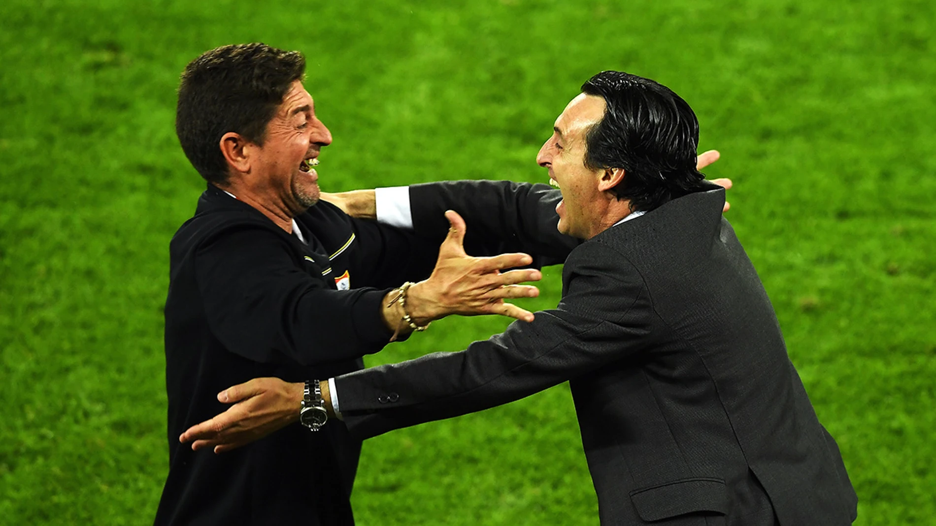 Unai Emery festeja el título del Sevilla en la Europa League Unai Emery festeja el título del Sevilla en la Europa League