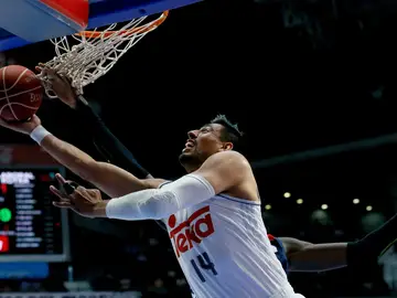 Ayón lidera la victoria del Madrid ante Baskonia Ayón lidera la victoria del Madrid ante Baskonia
