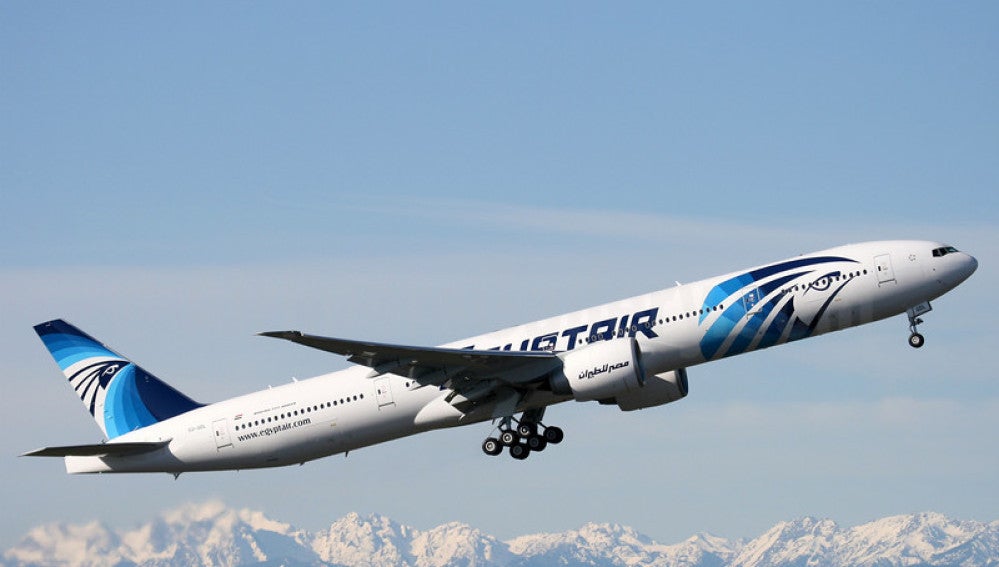 Un Avion De La Compania Egyptair Con 66 Personas A Bordo Se Estrella Cerca De La Isla Griega De Karpathos