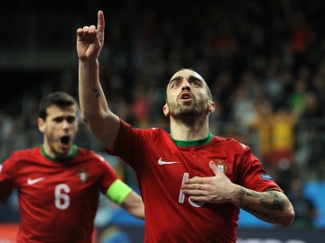 Ricardinho celebra un gol con Portugal
