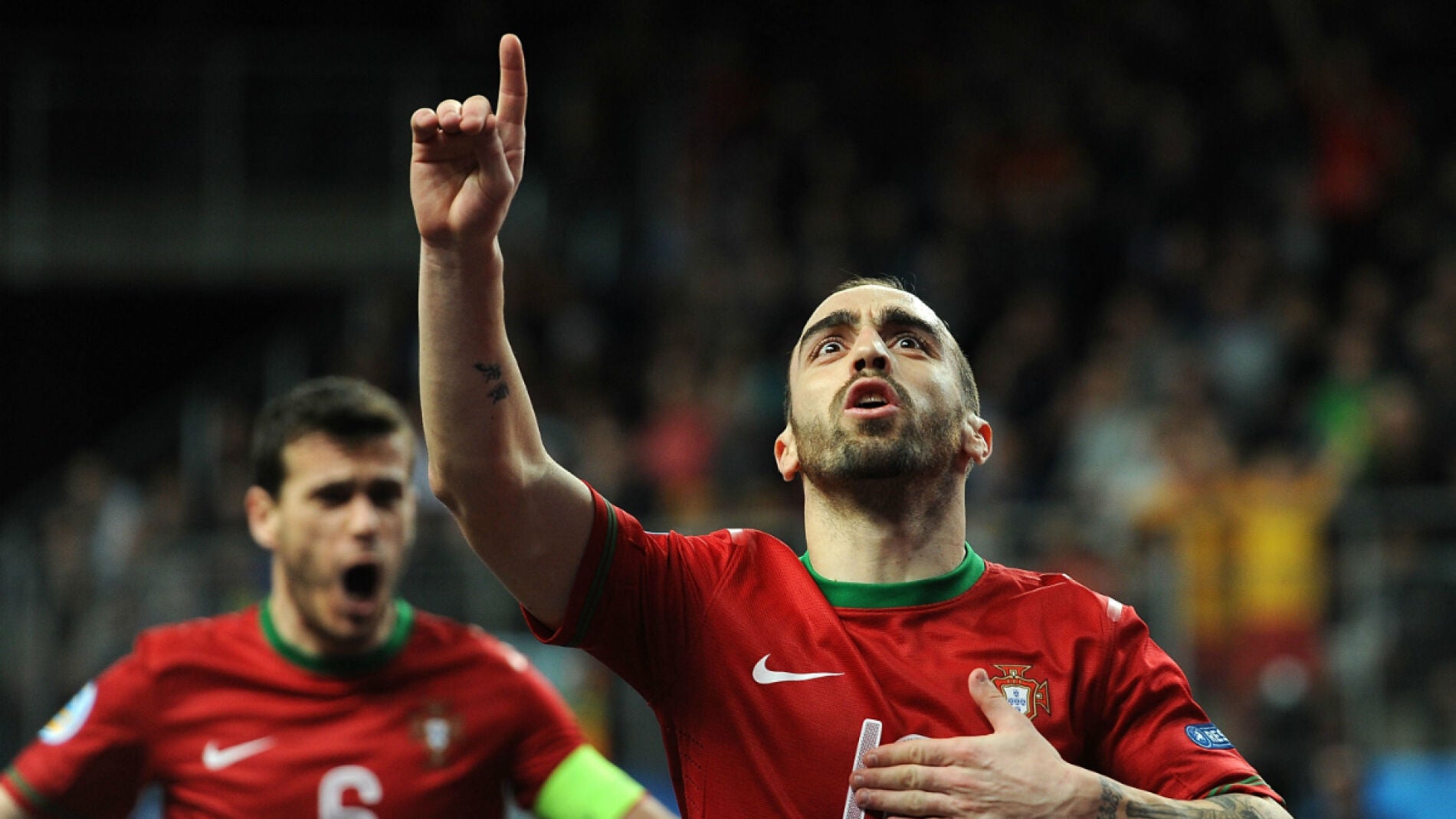 Ricardinho celebra un gol con Portugal