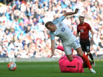 Gol de Kane en la victoria de Inglaterra ante Turquía