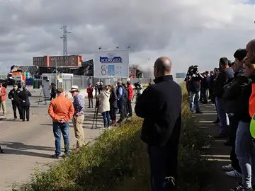 Trabajadores de la empresa de embutidos que ardió en León Trabajadores de la empresa de embutidos que ardió en León