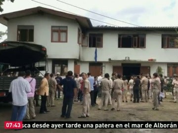 Vista del colegio femenino incendiado