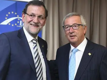 Mariano Rajoy posa junto al Presidente de la Comisión Europea, Jean-Claude Juncker Mariano Rajoy posa junto al Presidente de la Comisión Europea, Jean-Claude Juncker