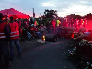 Frame 5.901981 de: Francia podría quedarse sin gasolina por las protestas en contra de la reforma laboral Frame 5.901981 de: Francia podría quedarse sin gasolina por las protestas en contra de la reforma laboral