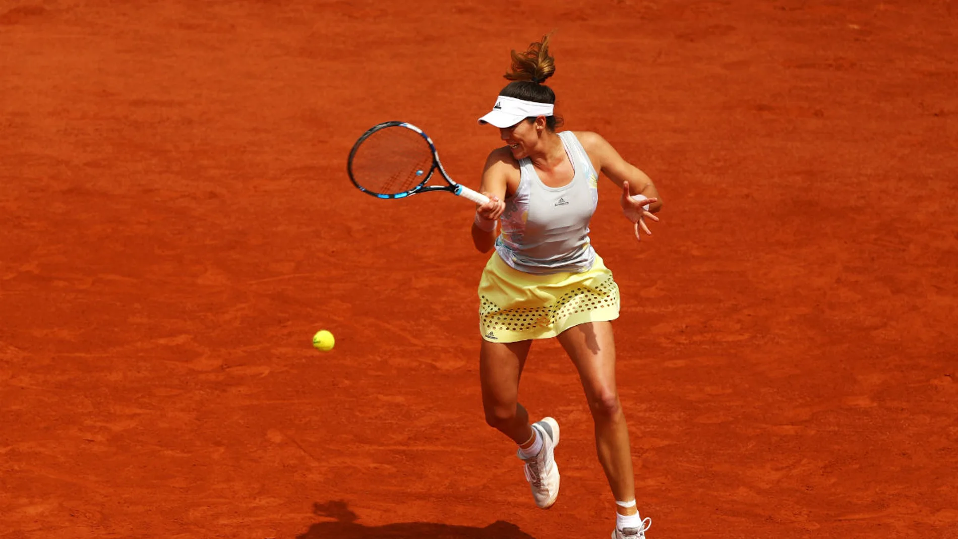 Muguruza, en acción sobre la arcilla de París Muguruza, en acción sobre la arcilla de París