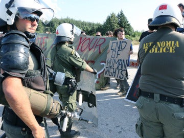 La policía griega sigue desalojando Idomeni