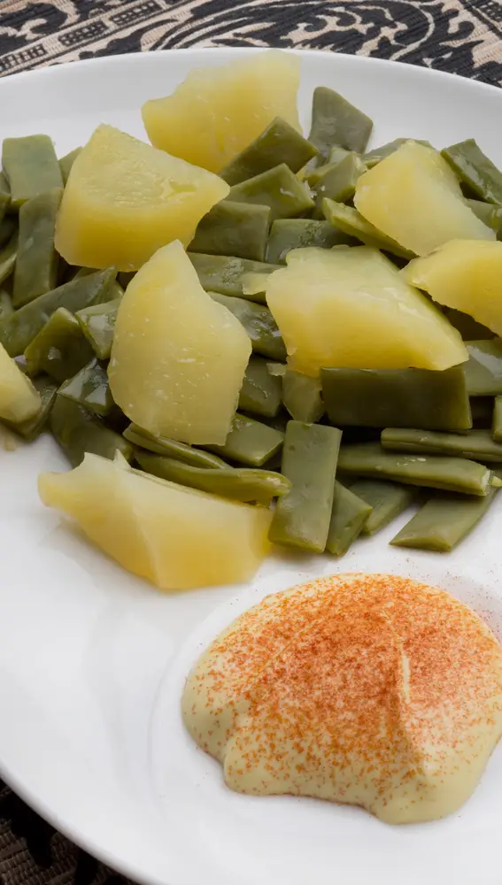 Judías verdes con patatas y mahonesa de ajo y pimentón