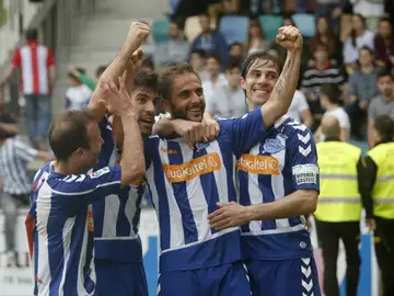 Mora celebra un gol ante el Bilbao Athletic Mora celebra un gol ante el Bilbao Athletic