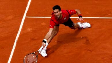 Djokovic accede a la tercera ronda de Roland Garros tras vencer a un combativo Darcis