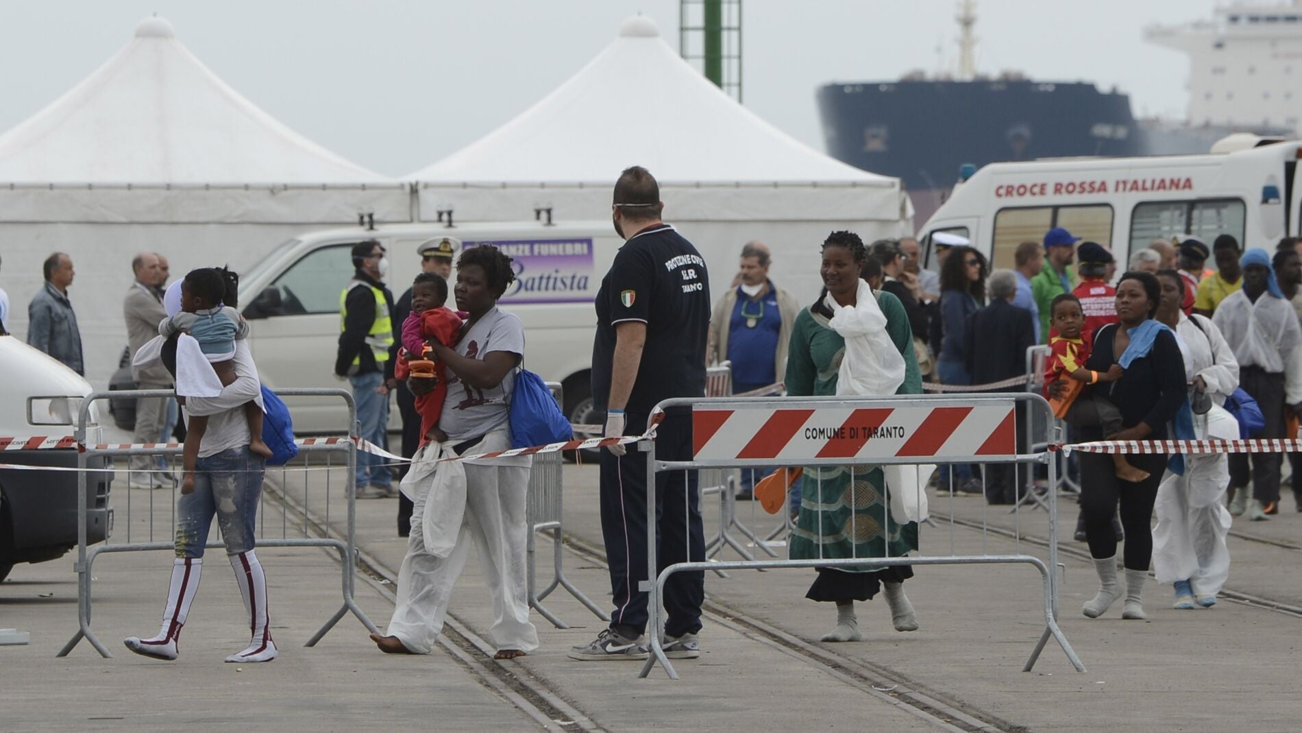 M&aacute;s de un centenar de refugiados llegan a la isla de Lampedusa
