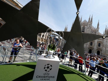 El trofeo de la Champions League, en Milán