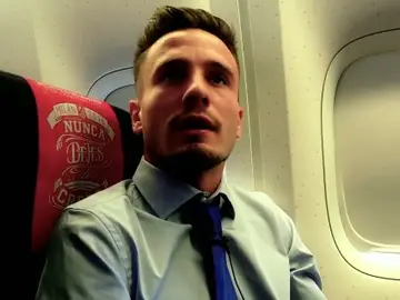 Saúl, en el avión del Atlético rumbo a Milán Saúl, en el avión del Atlético rumbo a Milán