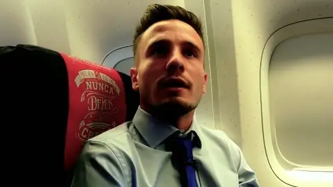 Saúl, en el avión del Atlético rumbo a Milán Saúl, en el avión del Atlético rumbo a Milán