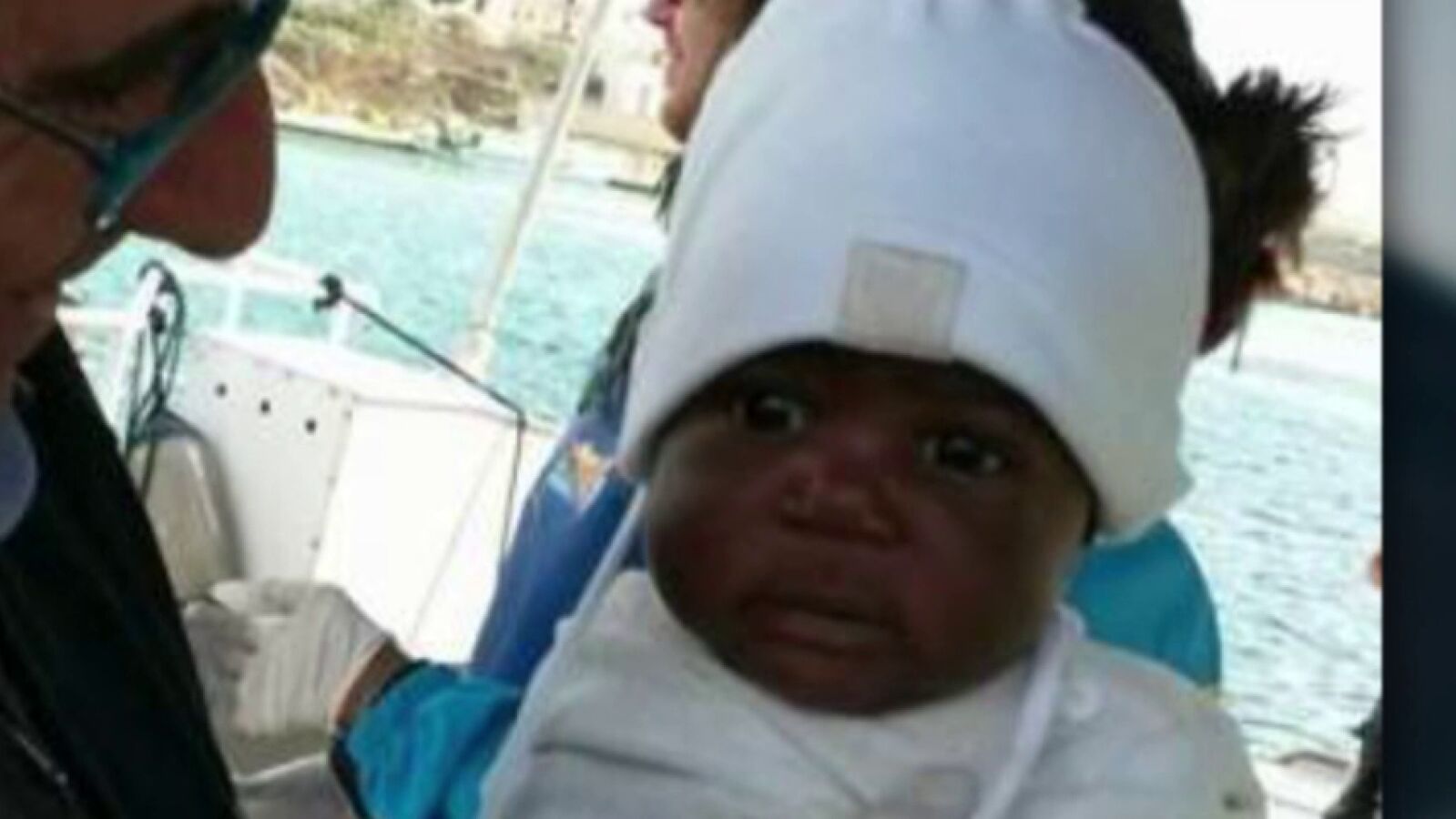 Una niña de nueve meses, sola en Lampedusa después de que su madre muriera en una patera en el Mediterráneo