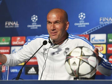 Zidane, en rueda de prensa en Milán