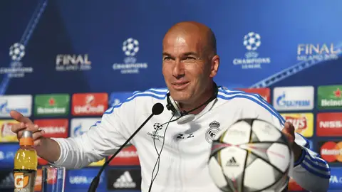 Zidane, en rueda de prensa en Milán Zidane, en rueda de prensa en Milán