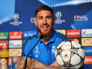 Sergio Ramos responde a los periodistas en la previa de la final