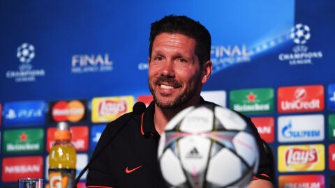 Simeone, sonriente durante la rueda de prensa