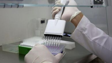 Juzgan a un médico del Hospital La Paz de Madrid acusado de falsificar una firma para realizar un ensayo clínico