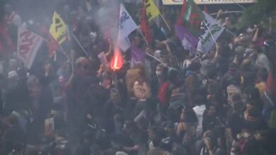 Francia sigue en pie de guerra contra la reforma laboral