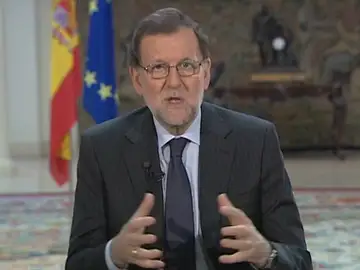 Frame 5.219228 de: Rajoy agradece a los militares su sacrificio en defensa de la seguridad y libertad Frame 5.219228 de: Rajoy agradece a los militares su sacrificio en defensa de la seguridad y libertad