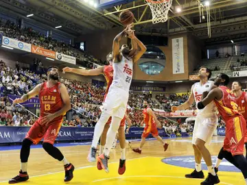 UCAM Murcia gana al Real Madrid y empata la eliminatoria UCAM Murcia gana al Real Madrid y empata la eliminatoria