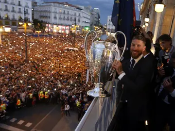 El capitán del Real Madrid Sergio Ramos con la Undécima El capitán del Real Madrid Sergio Ramos con la Undécima