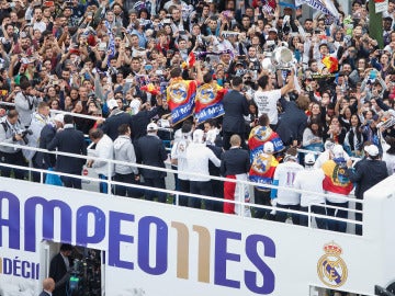 El autobús del Real Madrid pasea la Undécima por Madrid