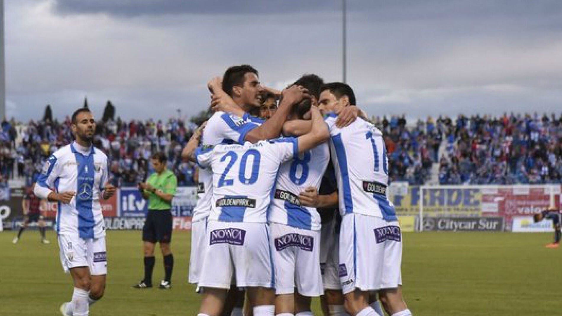 El Legan&eacute;s celebra un gol