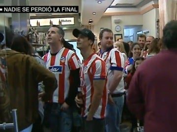 Aficionados del Atlético viendo la final de la Champions