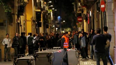 Los Mossos tratan de contener otra manifestación en apoyo a los okupas en el barrio de Gràcia