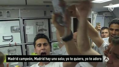 Locura en el avión del Real Madrid en su regreso a España con la Champions