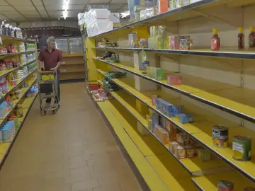 Estantes vacíos en Venezuela Estantes vacíos en Venezuela