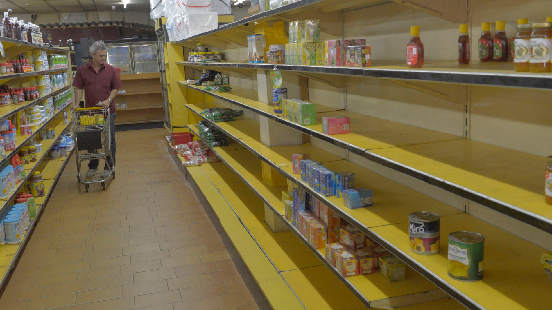 Estantes vac&iacute;os en Venezuela