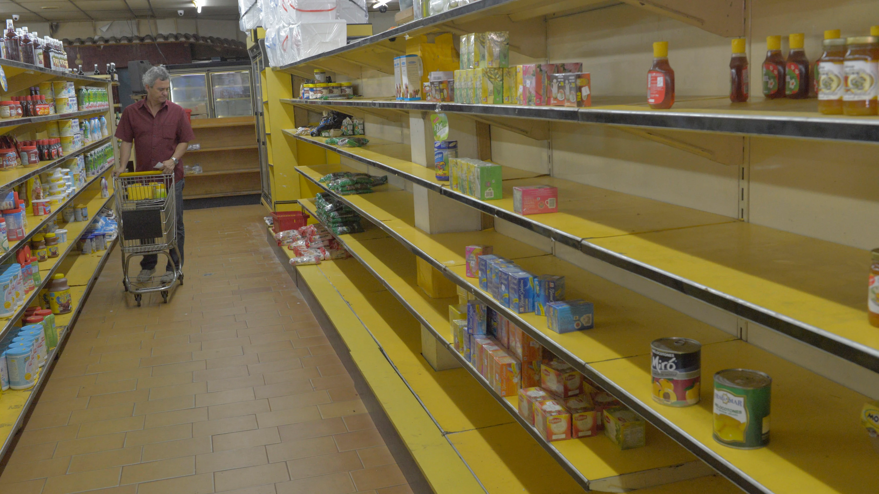 Estantes vacíos en Venezuela Estantes vacíos en Venezuela