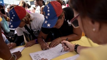 Firmas para revocar a Nicolás Maduro