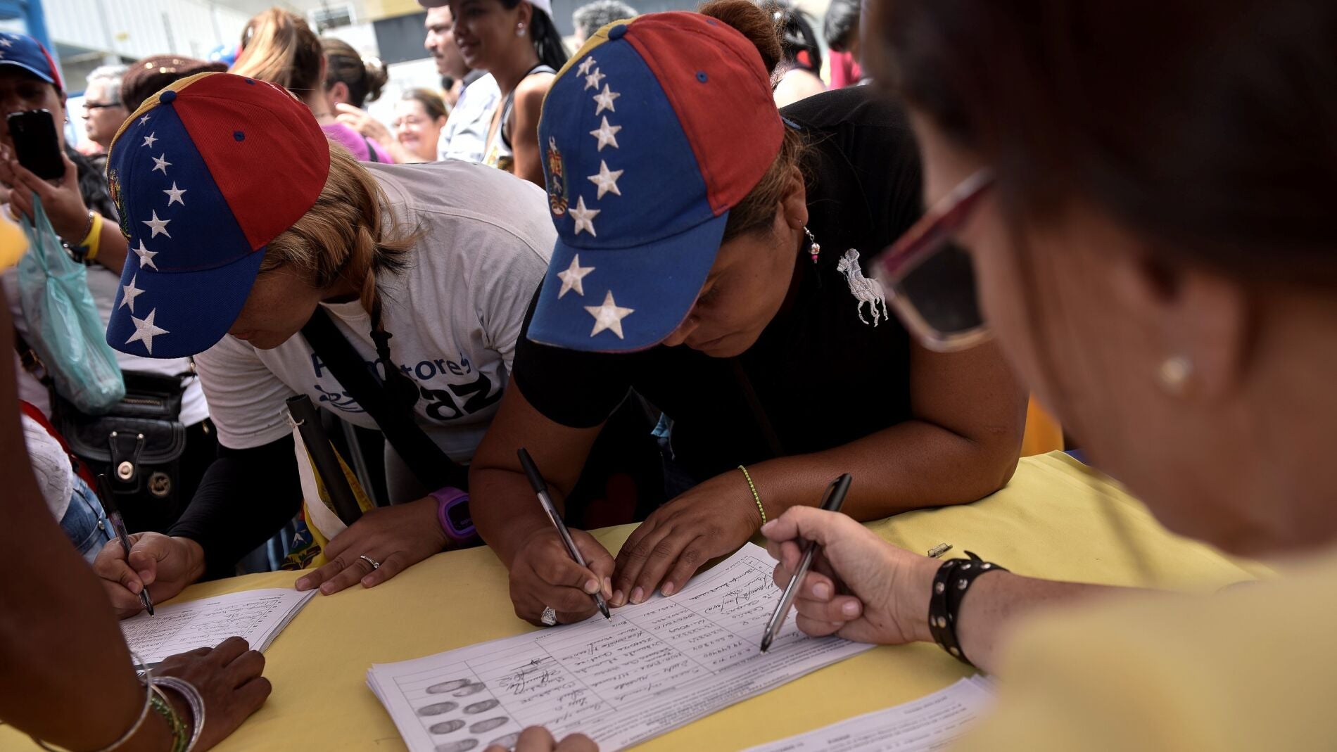 Firmas para revocar a Nicol&aacute;s Maduro