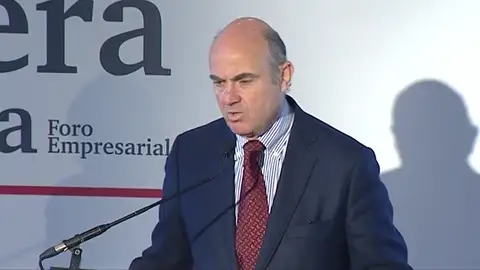 Frame 1.528438 de: De Guindos avisa de que si se desacelera la economía habrá que realizar recortes Frame 1.528438 de: De Guindos avisa de que si se desacelera la economía habrá que realizar recortes