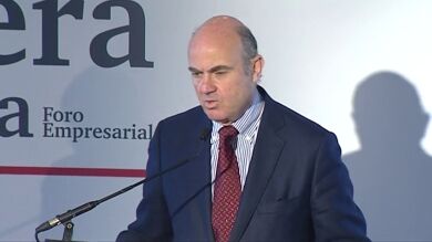 De Guindos avisa de que si se desacelera la economía habrá que realizar recortes