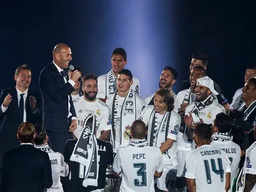 Zidane toma la palabra durante la celebración de la Undécima Zidane toma la palabra durante la celebración de la Undécima