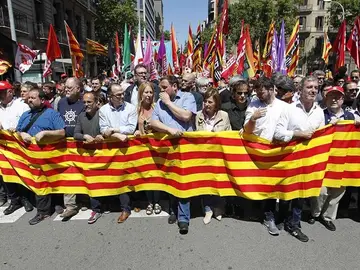 El líder de ERC, Oriol Junqueras (c), la portavoz del Govern, Neus Munté (a su dcha) y la presidenta del Parlament, Carme Forcadell, durante la manifestación El líder de ERC, Oriol Junqueras (c), la portavoz del Govern, Neus Munté (a su dcha) y la presidenta del Parlament, Carme Forcadell, durante la manifestación