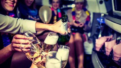 Celebración de una despedida de soltera Celebración de una despedida de soltera