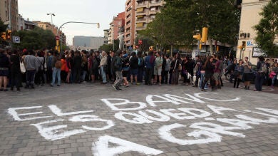 Los okupas del 'Banco Expropiado' se instalan en un nuevo edificio en el barrio de Gràcia