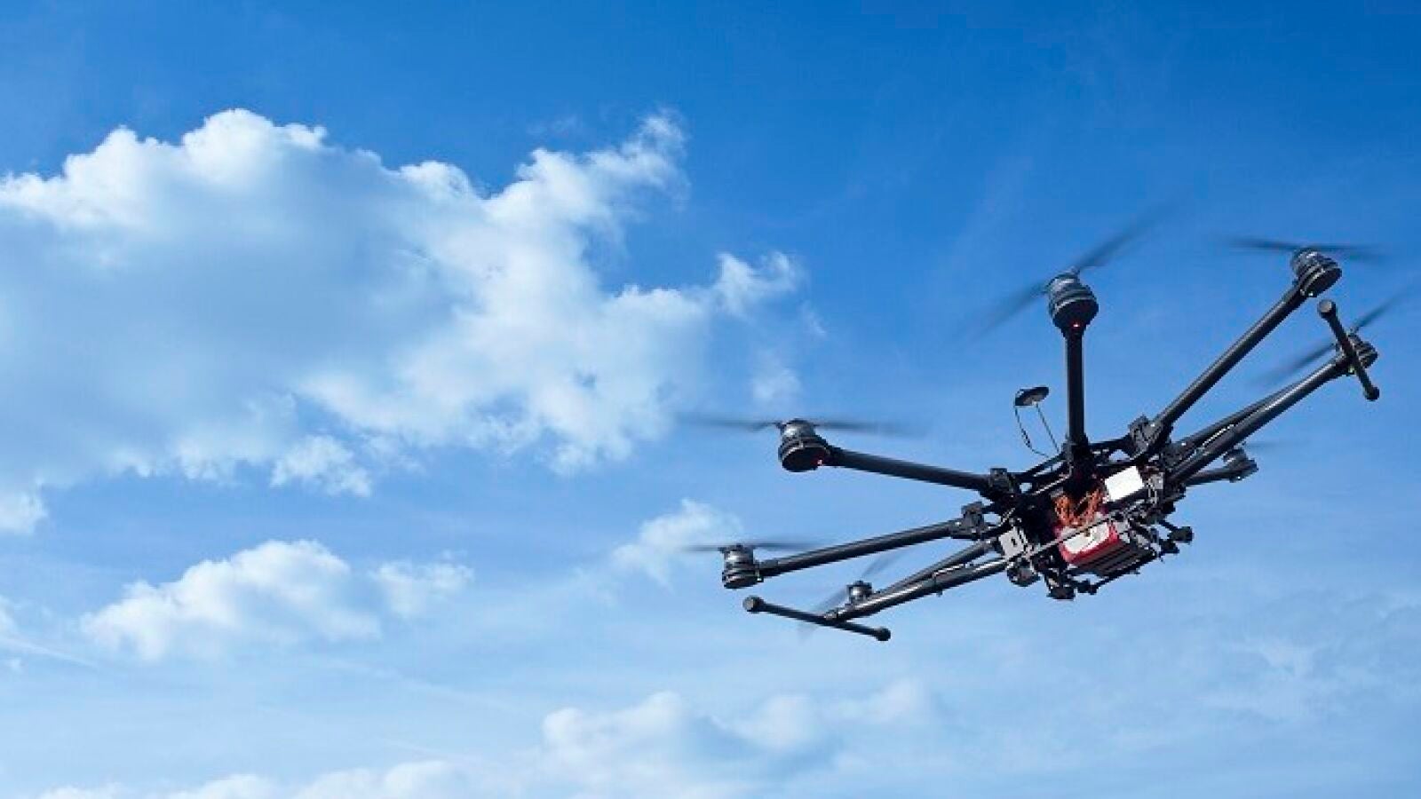 Alta tecnología para limpiar el cielo de drones