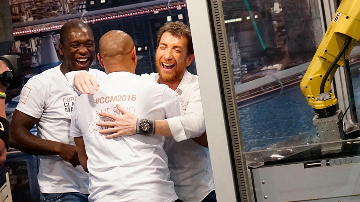 ¿Pueden ganar Roberto Carlos y Seedorf al robot futbolín? ¿Pueden ganar Roberto Carlos y Seedorf al robot futbolín?