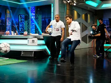 Así chutan Roberto Carlos y Seedorf Así chutan Roberto Carlos y Seedorf